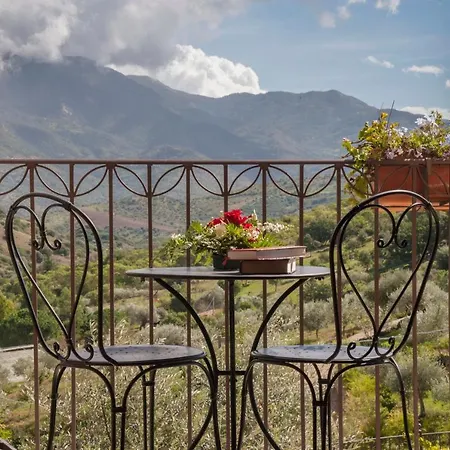 Azienda Agrituristica Bergi مزرعة للإقامة كاستلبونو